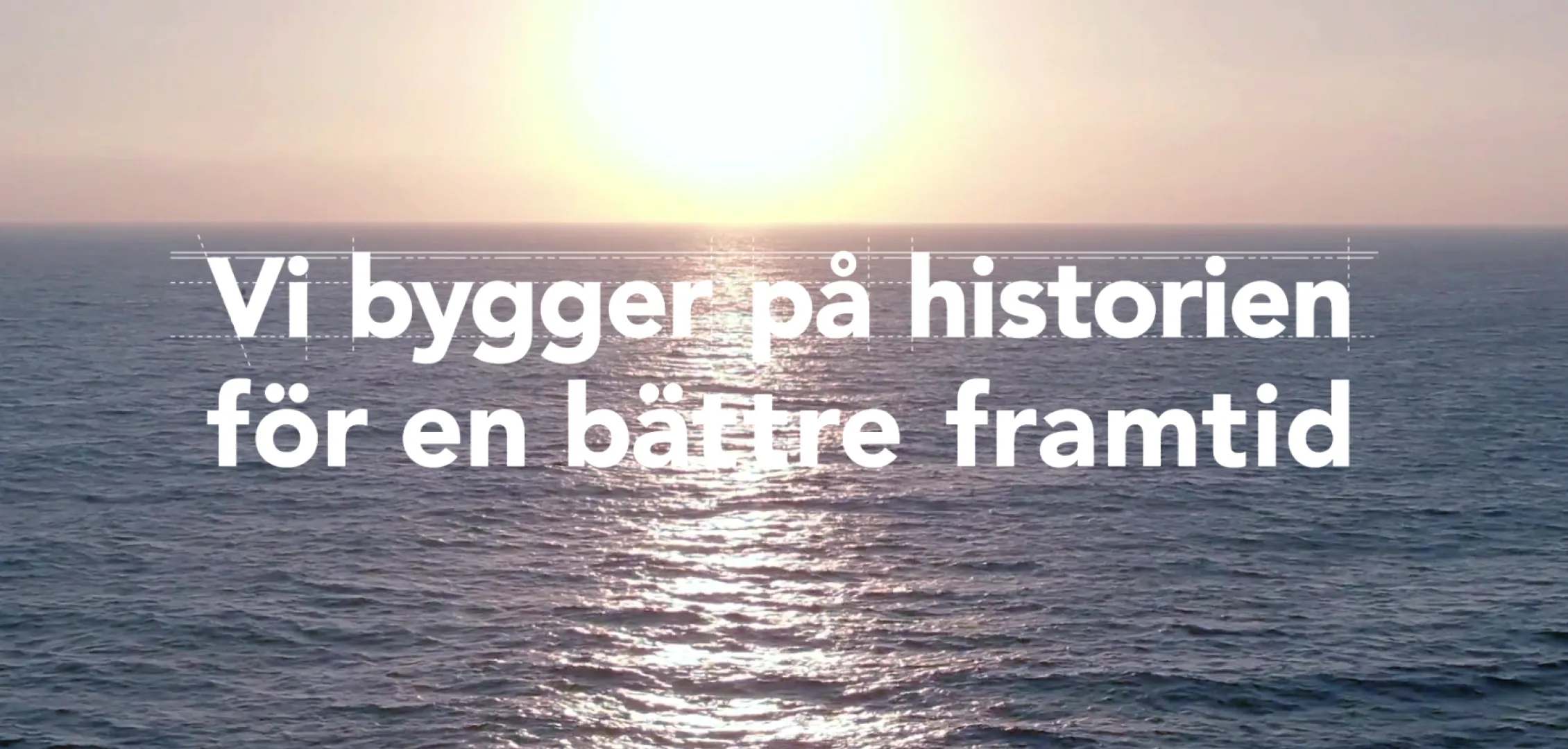 Hav i solnedgång med text